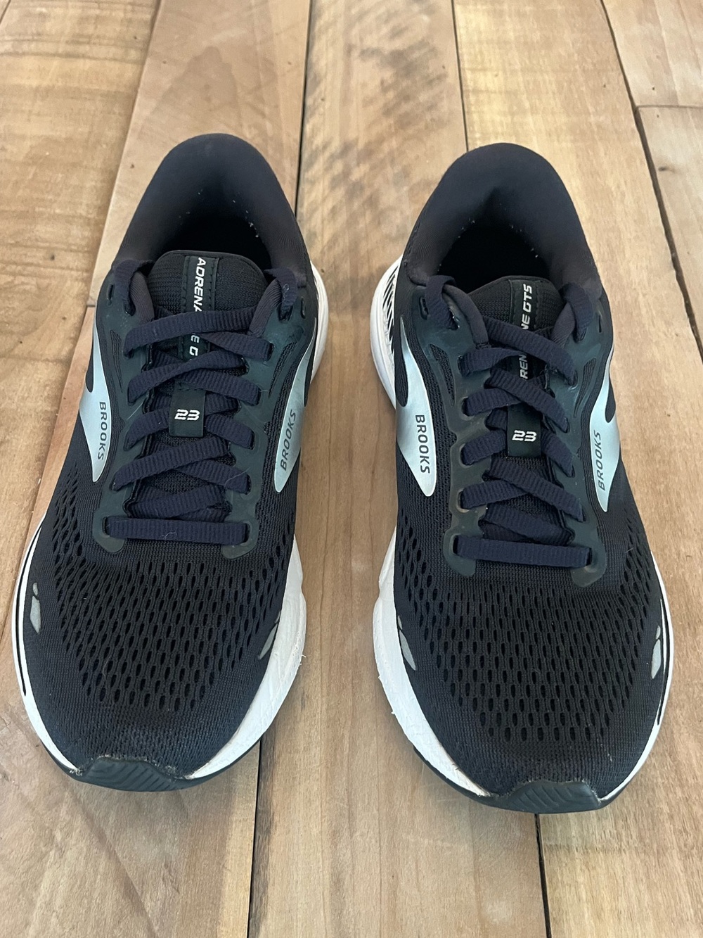Brooks Adrenaline GTS 23 Women’s Running Shoes Black Size 6 Medium (B)
